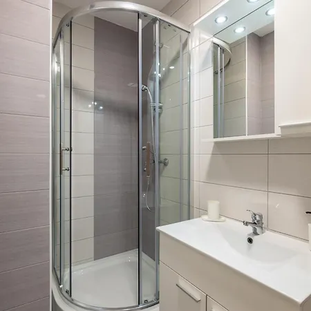 Cosy Terrano -free Private Parking